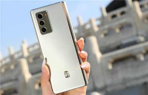 踏雪而行 勿忘心安 三星W21 5G寄語美好未來