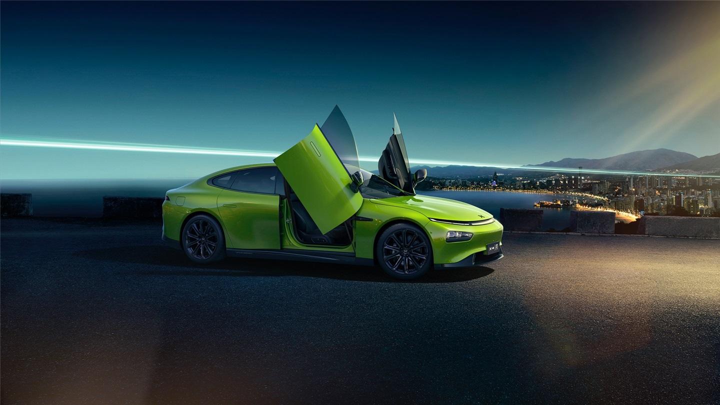 小鵬汽車開始交付首批 “剪刀門”P7 鵬翼版,36.69 萬元起