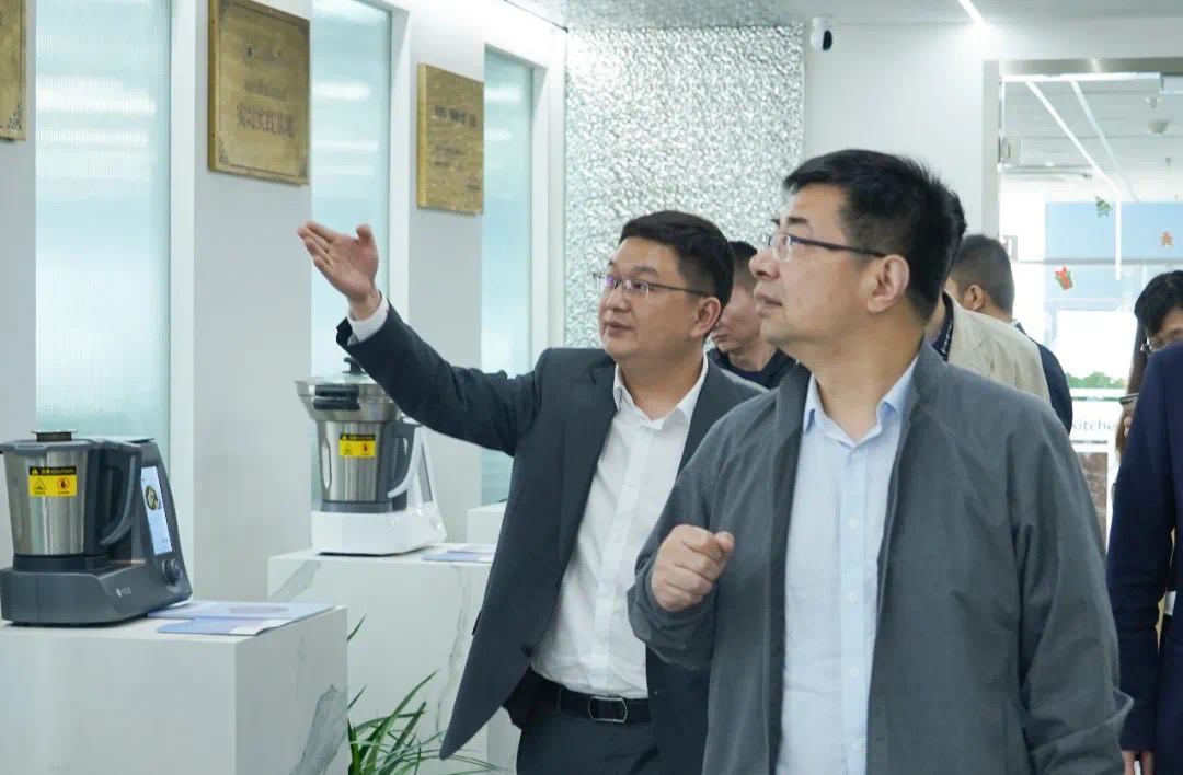 布局數字化廚電方向 | 浙江省商務廳副廳長張曙明帶隊蒞臨田螺云廚考察指導