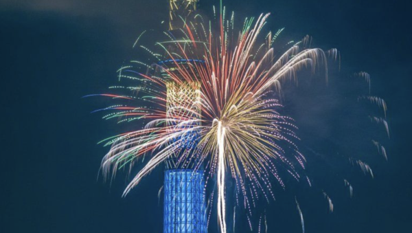 誰說煙花大會是一縱即逝的美好?有了投影儀就能完美復(fù)刻當(dāng)時精彩