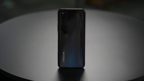 轉轉集團實驗室測評：iQOO Z1實力不俗，高刷、5G樣樣全