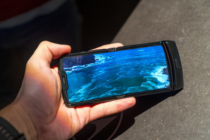 初代摩托羅拉 Razr 折疊機獲得 Android 11 更新