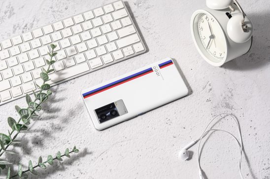 iQOO 8 Pro首發大面積超聲波指紋解鎖,速度更快,濕手也可一鍵解鎖