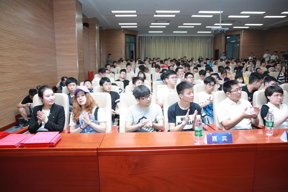 “未來(lái)杯”AI挑戰(zhàn)賽戰(zhàn)況激烈，華為手機(jī)驅(qū)動(dòng)高校人才培養(yǎng)