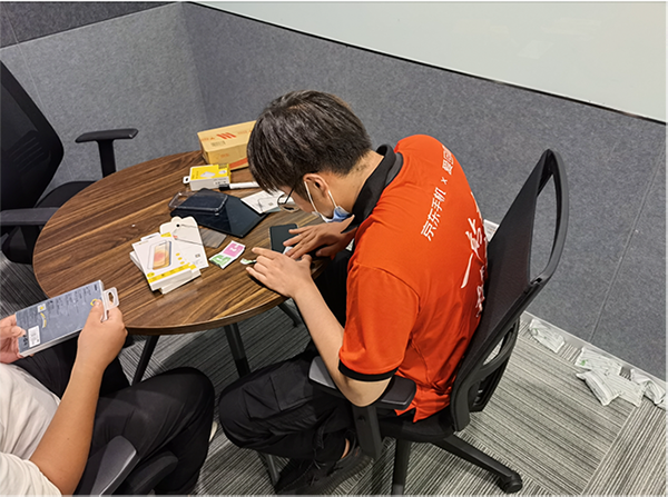 中秋節(jié)還沒來得及買禮物也別擔(dān)心 京東買手機(jī)最快小時(shí)達(dá)