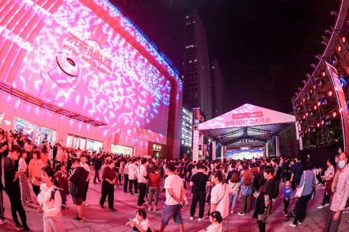 黑撒樂隊壓軸登場 京東MALL夜間外場大趴人氣火爆