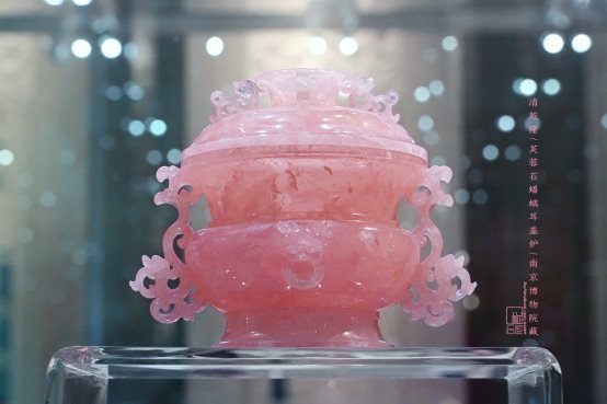 他堅持9年，拍了50萬張文物照片，每天給400萬人種草博物館