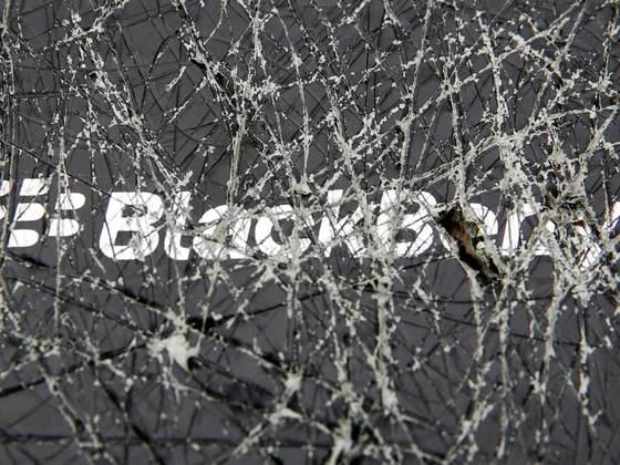 非競爭妥協之路:黑莓關閉手機業務誰之過?