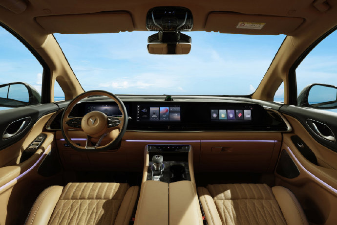 嵐圖夢(mèng)想家確認(rèn) 4 月 7 日上市:搭載一體式三聯(lián)屏,號(hào)稱“全球首款大型豪華電動(dòng) MPV”